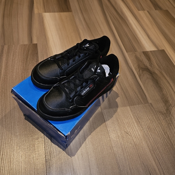 Adidas runners. Almost new condition - Picture 2 of 4